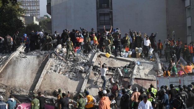 Жертвите на земетресението в Мексико станаха 225. Най-много са жертвите