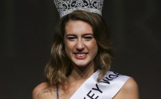 Отнеха короната на Мис Турция заради критики към Ердоган