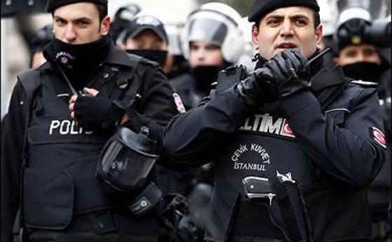 Полицията в Истанбул арестува 36 предполагаеми членове на Ислямска държава съобщи Асошиейтед