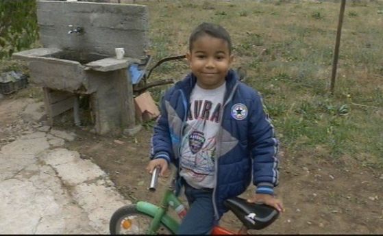 Малкият Байрям вече кара колело и иска да стане лекар