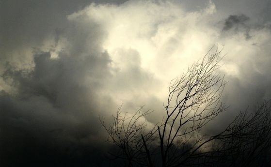 Облачно време и дъжд ни чакат днес на повечето места