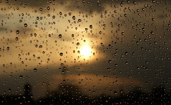 Жълт код в област Бургас заради проливни дъждове обяви Националният