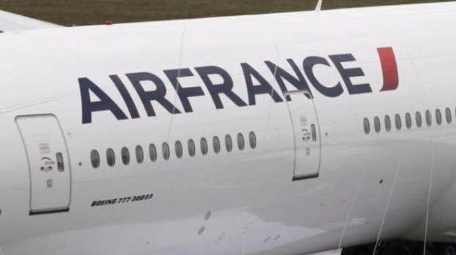 Самолет на Ер Франс, изпълняващ полет от Париж до Лос