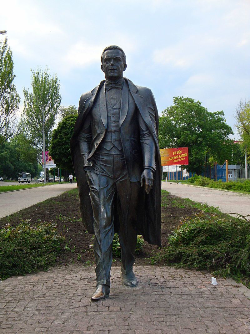 Русия вдигна паметник на известния певец Йосиф Кобзон преживе. Алеята