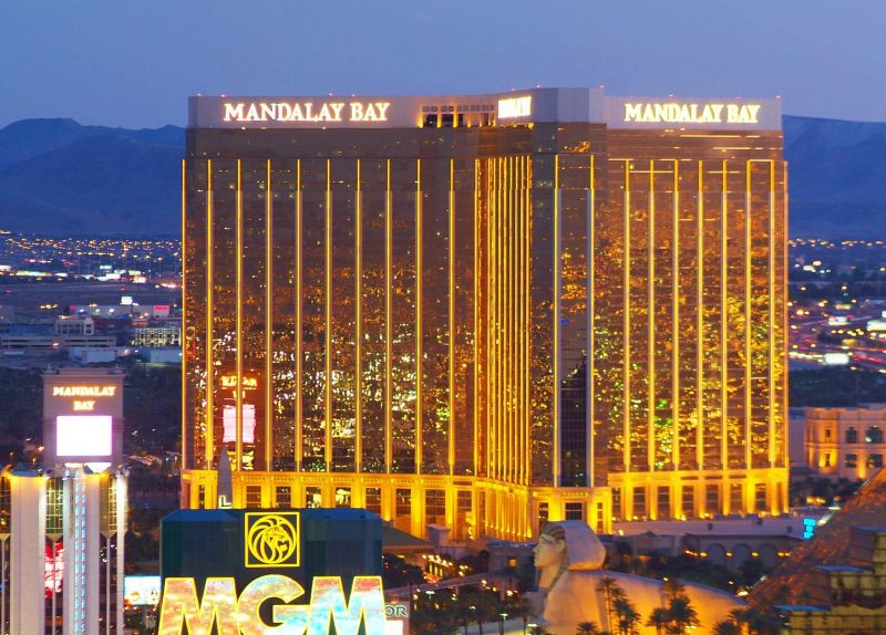 Мъж е открил стрелба край хотел в Лас Вегас, съобщи