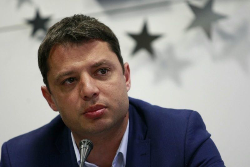 Депутатът от ГЕРБ Делян Добрев ще депозира днес оставката си