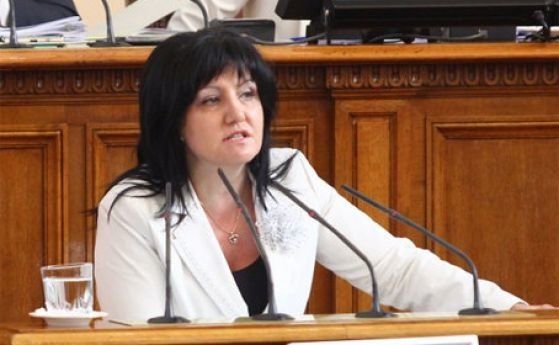 Депутатката от ГЕРБ Цвета Караянчева коментира атаката на президента Румен