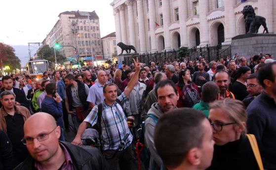 Стотици на марша за европейско правосъдие, десетина контри пробваха да попречат на протеста (снимки)