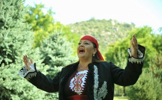 130 децибела Дотолкова се извисява мощният глас на певицата Смиляна