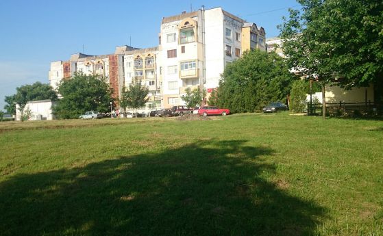 Зелените площи в междублоковите пространства в София няма да могат