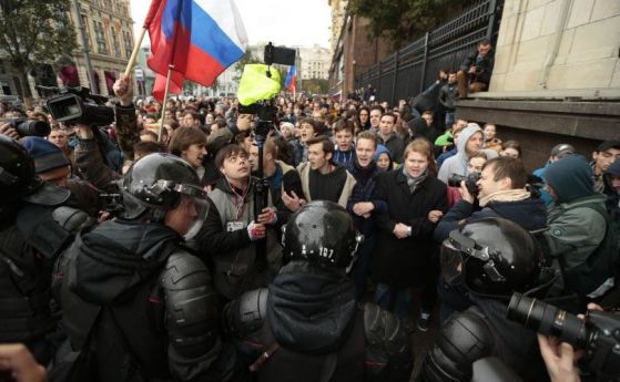 Протести и арести в Русия навръх рождения ден на Путин