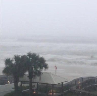 Ураганът Нейт достигна до крайбрежието на САЩ по Мексиканския залив,
