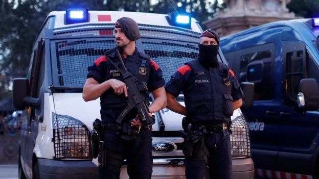 Местният парламент в Барселона днес е силно охраняван. Каталунската полиция