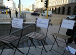 Журналисти протестираха срещу 'празните столчета' (галерия)