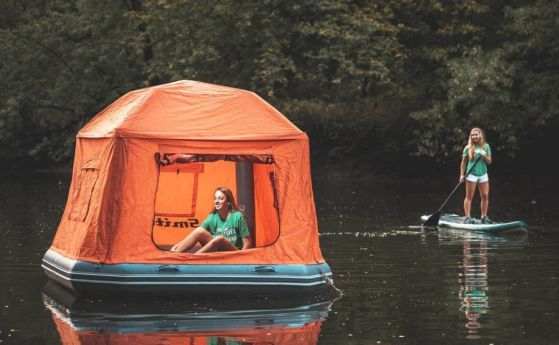 Американската компания SmithFly създаде плаваща палатка Дизайнерът й Итън Смит