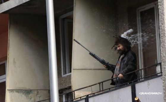 Прибраха в психиатрията мъжа, който заплаши с пушка фенове на Левски в Търново