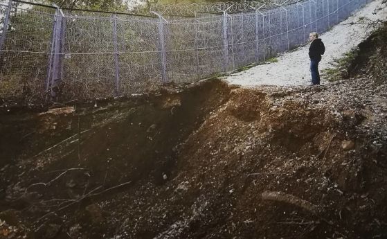 Оградата по границата с Турция за пореден ден се превърна