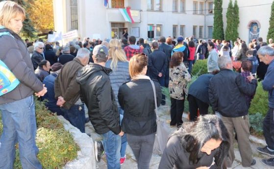 Жители на Лозен: За последен път протестираме мирно. Спрете сечта!