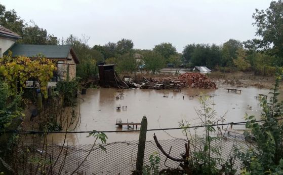 Още издирват изчезнала жена след потопа в Бургаско