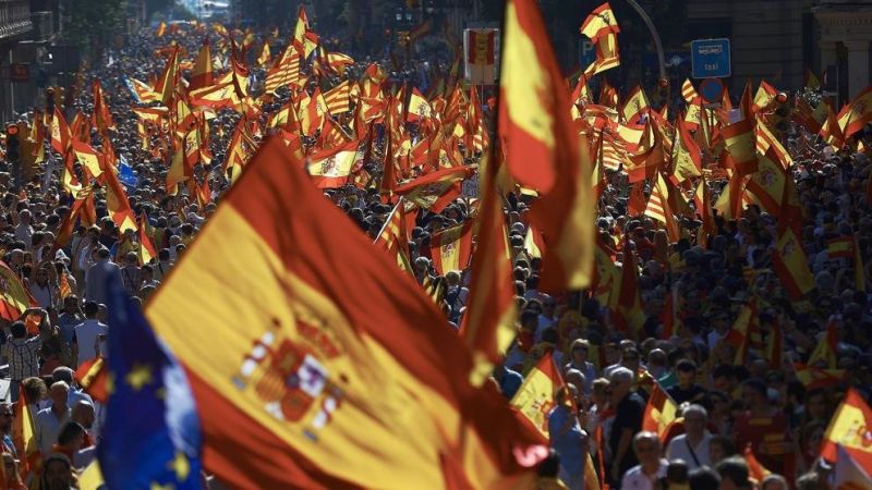 Стотици хиляди на протест в Барселона срещу отделянето на Каталуния от Испания