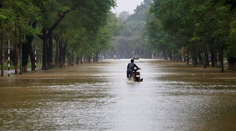 Тайфун взе 27 жертви във Виетнам, разруши напълно над 600
