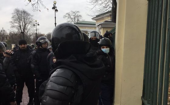 Равносметката: Арестуваха 448 'революционери' срещу Путин