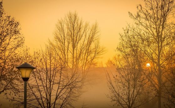 Денят ще започне с мразовито време и температури между минус