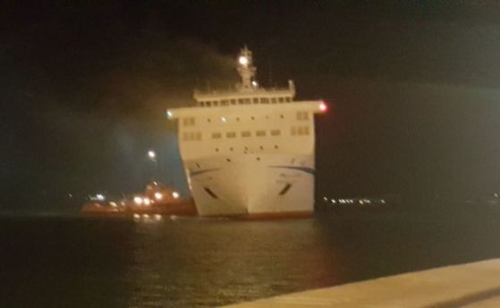 Френски ферибот се запали в Средиземно море