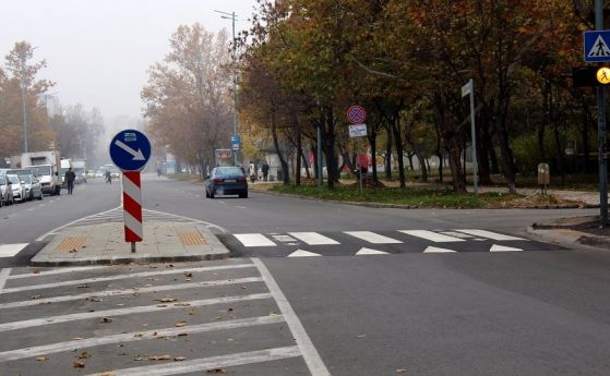Работник падна от строеж в изкоп