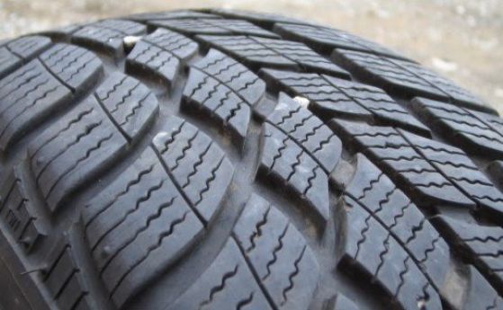 Зимните гуми са задължителни от днес Според Закона за движение