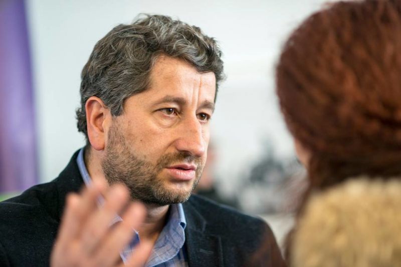 Христо Иванов: Борисов се превръща в Орешарски, Пеевски го поглъща както питон налапва заек