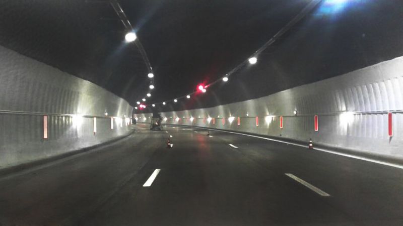 Шофьорите на леки автомобили преминават без ограничения в тунел Витиня“