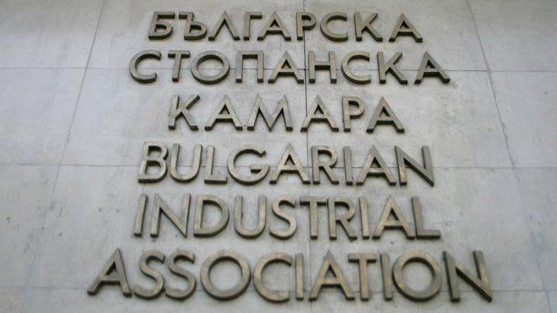 От 2007 година инвестициите в България търпят сериозен срив. В