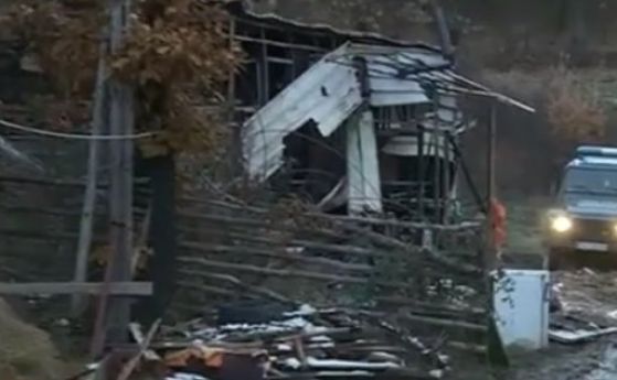 Пожарът, при който загинаха две деца в с. Шума, тръгнал от печка на твърдо гориво