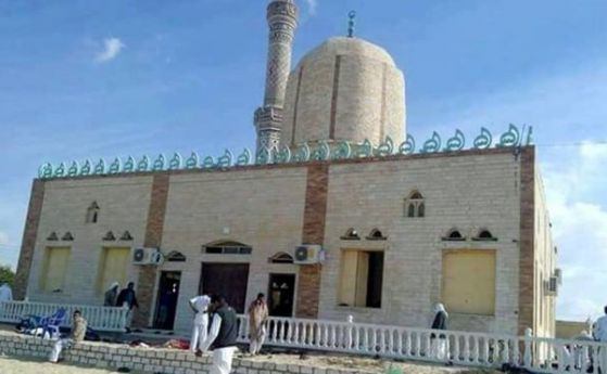 Нападение срещу джамия в Египет: 235 убити, 120 ранени