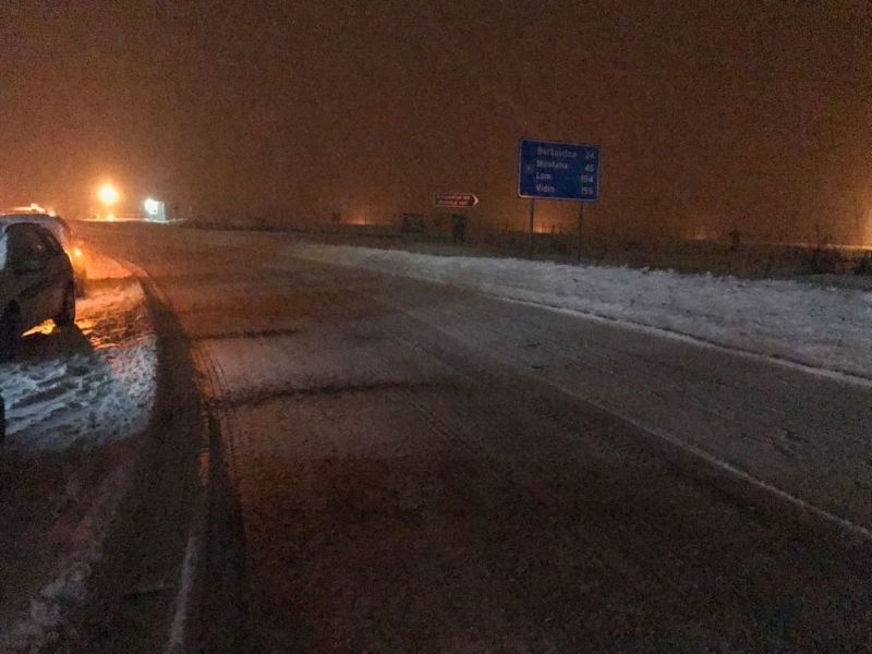 Няма затворени пътища заради снега, съобщават от пресцентъра на министерството