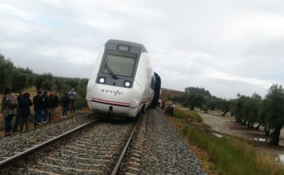 Влак дерайлира в Испания, 27 са ранени