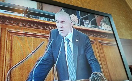 Вместо дебат за бюджета - циркове и маски в парламента от ВОЛЯ (видео)