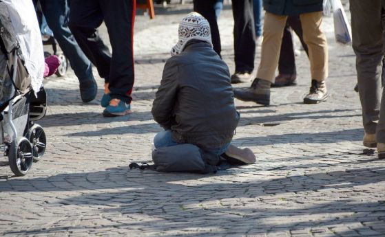 По данни на Агенцията за социално подпомагане през първата половина