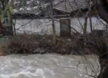 Реката в Мало Бучино преля, 14 000 домакинства без ток, кризисни щабове следят обстановката