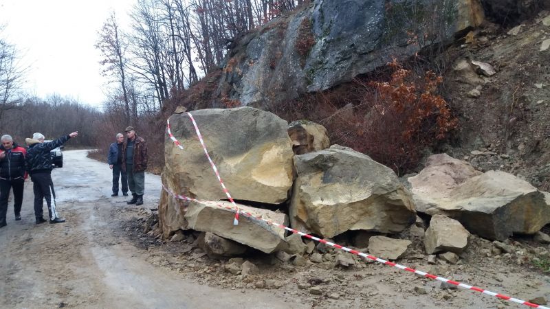 Преливат реки във Врачанско