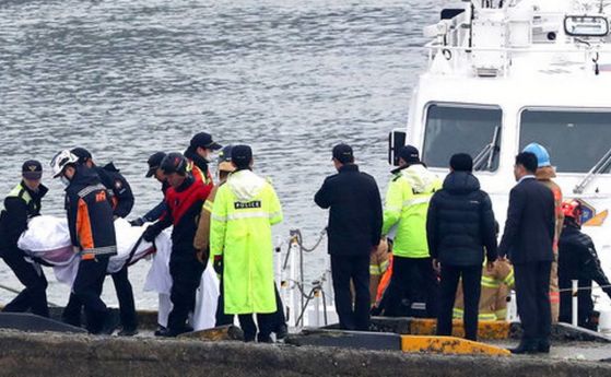 13 души загинаха, след като два кораба се сблъскаха край пристанище в Южна Корея