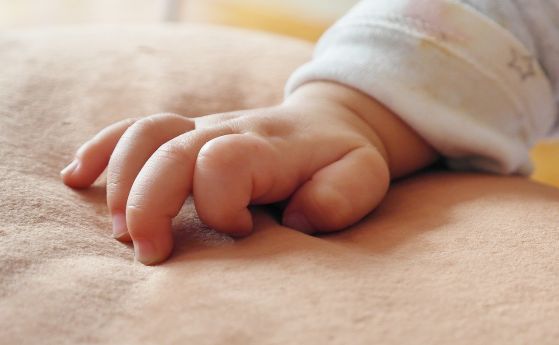 Лекари обявиха погрешка новородено бебе за мъртво