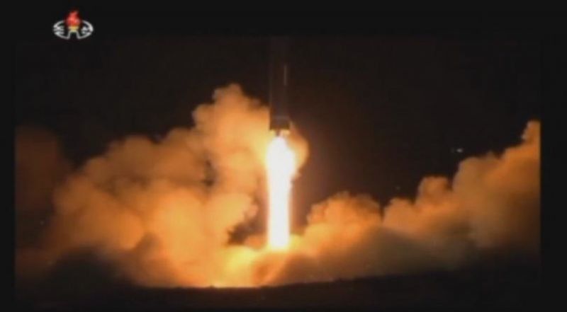 Авиокомпания обяви, че неин екипаж е видял севернокорейската ракета, която