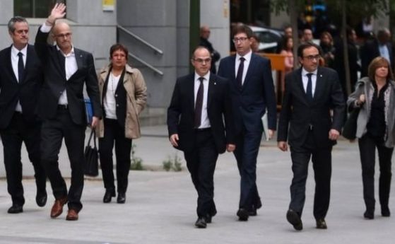 Испанските власти освободиха от ареста шестима каталунски политици Те бяха