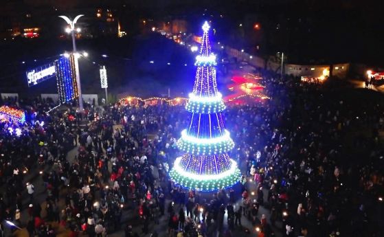 С най-дългото Никулденско хоро Бургас посреща своя празник