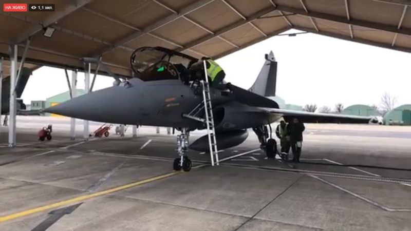 Вижте на живо полета на президента на България Румен Радев