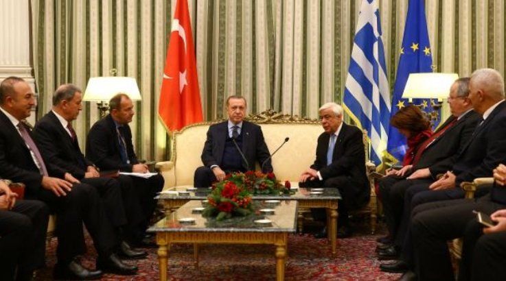 Изключително недипломатично поведение демонстрира турският президент Реджеп Тайип Ердоган при срещата