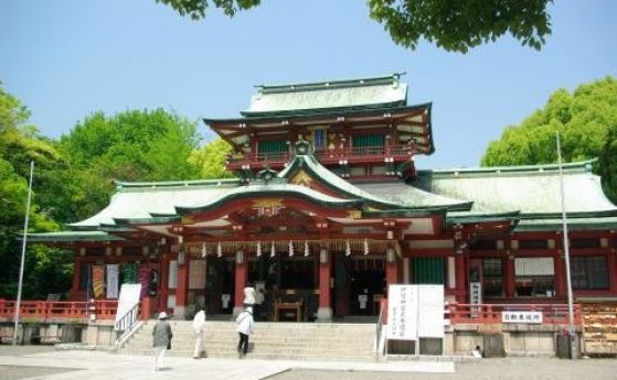 Кървави убийства със самурайски меч в храм в Токио
