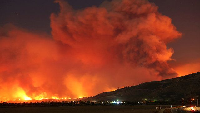 Над 200 000 души са евакуирани заради големи горски пожари
